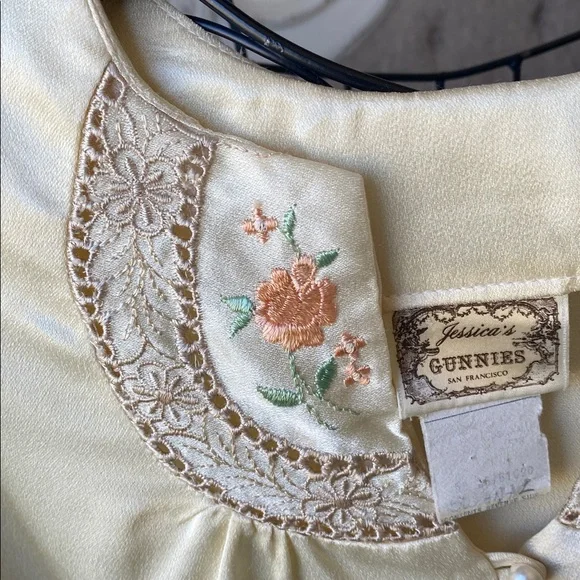Vintage Jessica’s Gunnies Cream Satin Blouse with Embroidered Collar - Picture 6 of 7